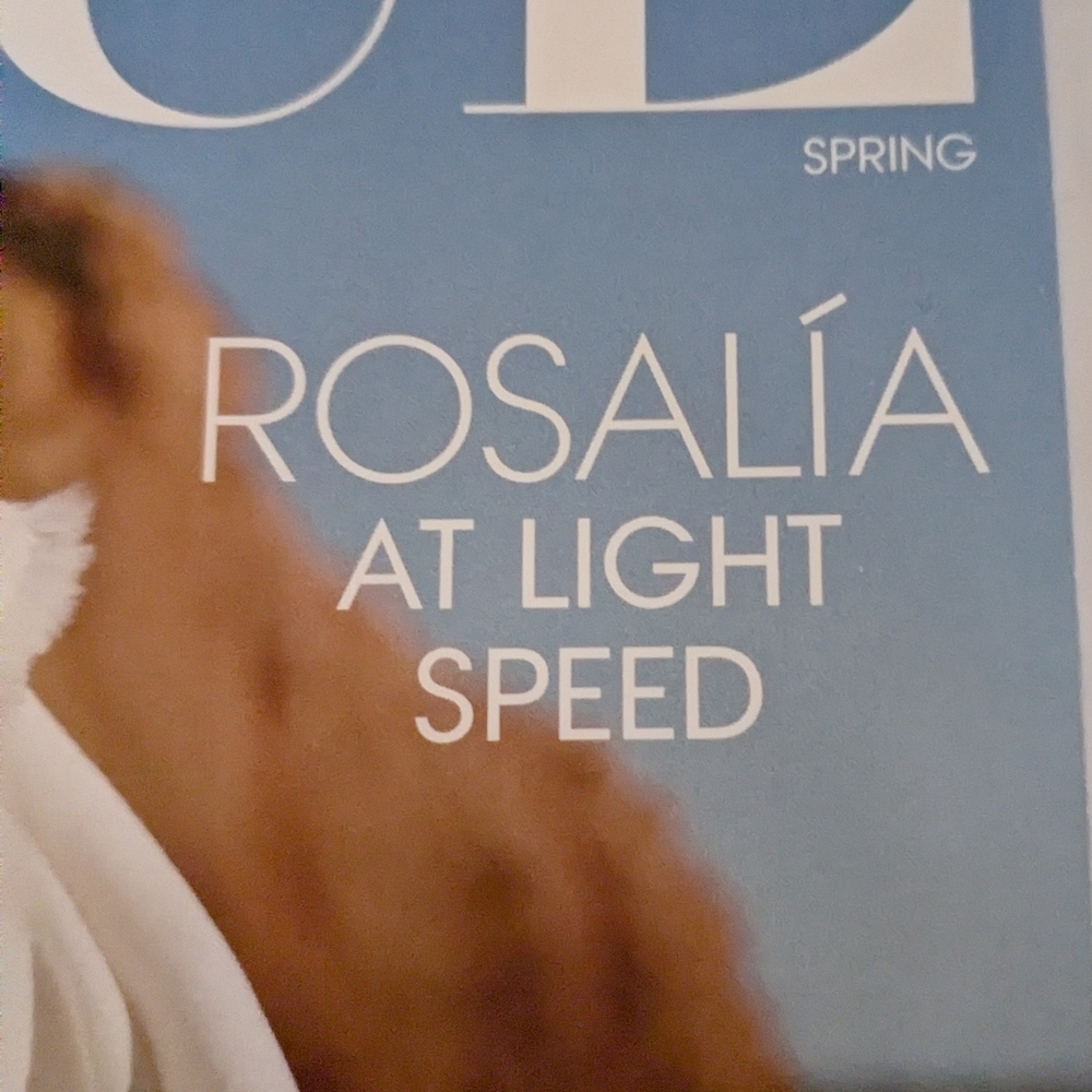 Vogue Spring Edition - White Ruffled Elegance - Picture 2 of 3